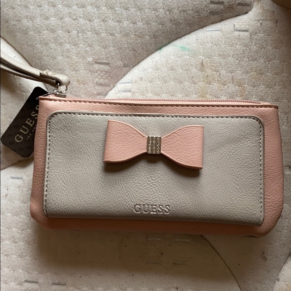 Guess clutch/wristlet